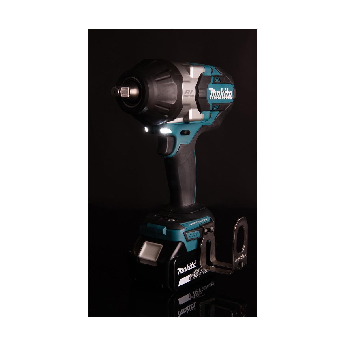 MAKITA AVVITATORE AD IMPULSI 1200Nm A BATTERIA 18V DTW1002ZJ SOLO CORPO IN VALIGIA MAKPAC