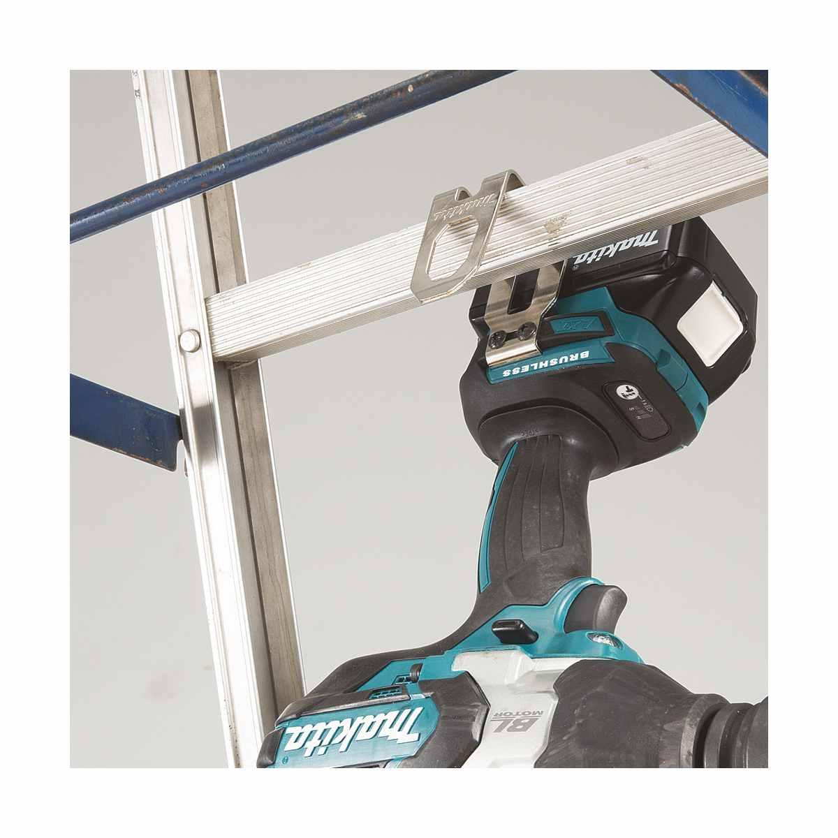 MAKITA AVVITATORE AD IMPULSI 1200Nm A BATTERIA 18V DTW1002ZJ SOLO CORPO IN VALIGIA MAKPAC