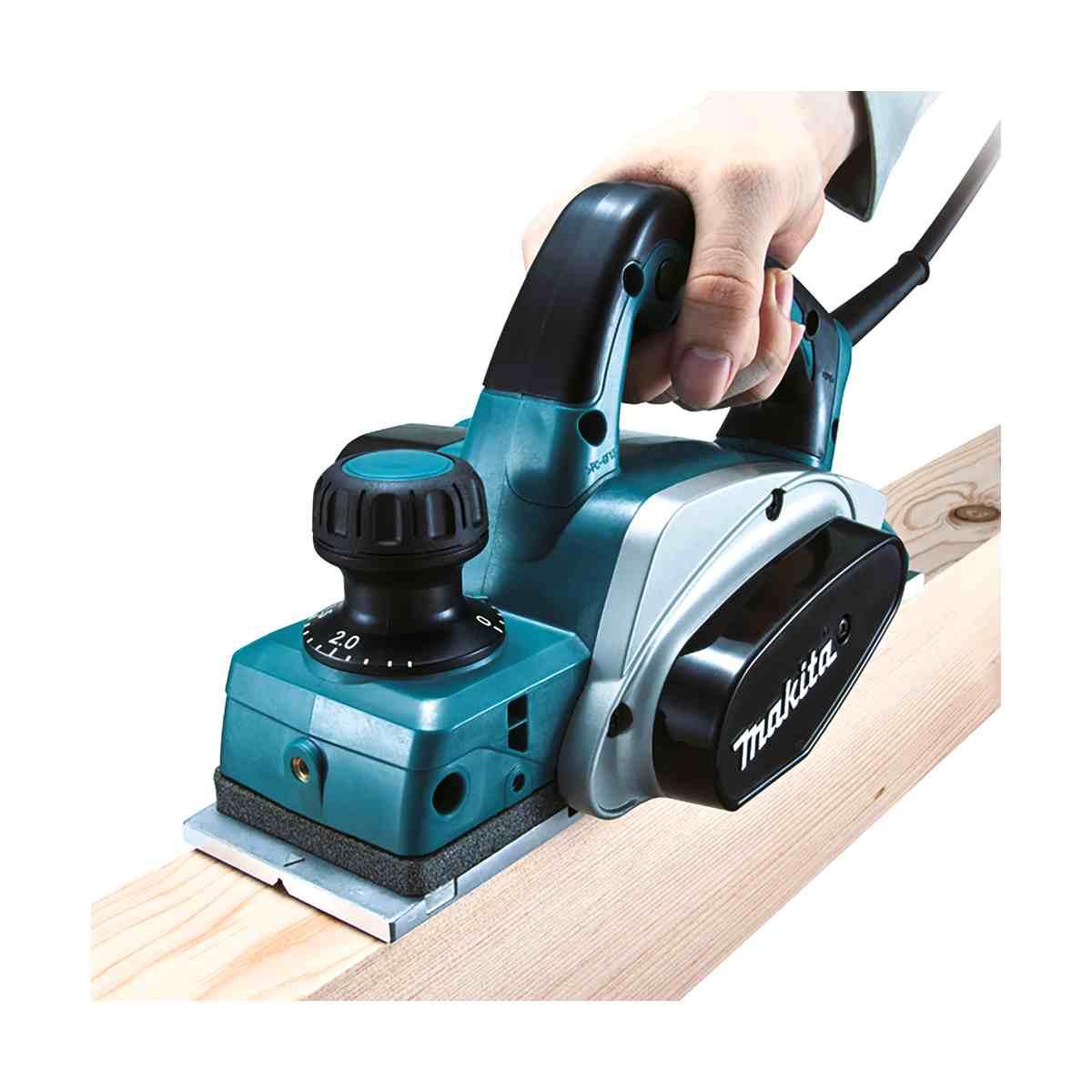 MAKITA PIALLA PER LEGNO 620W LAMA 82mm KP0800J IN VALIGIA MAKPAC