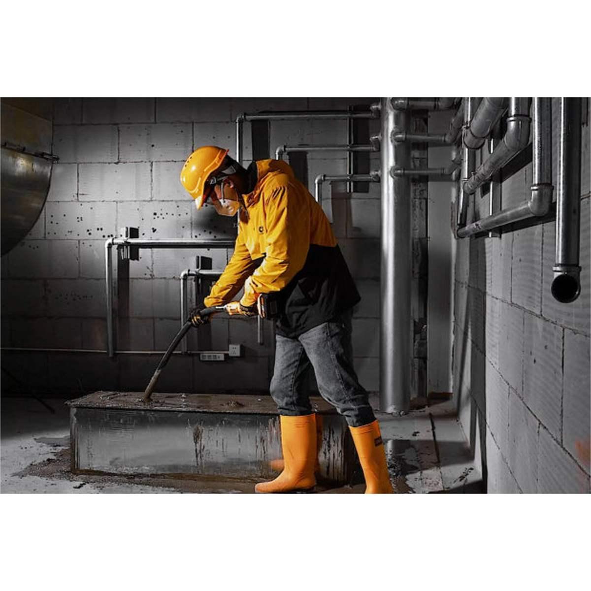 INGCO VIBRATORE PER CALCESTRUZZO A BATTERIA 20V COMPLETO DI CARICATORE E BATTERIA 2Ah